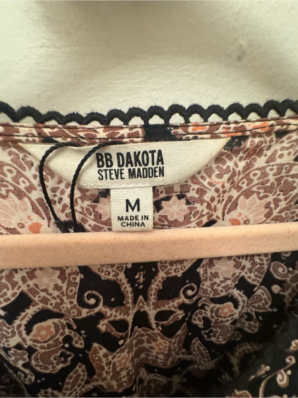BB Dakota Paisley V-Neck Tiered Midi Dress - Black & Tan - Picture 4 of 4